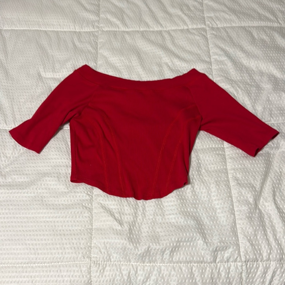 Half shoulder short sleeve crop top